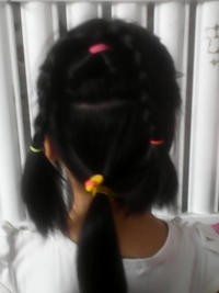 女孩简单可爱心形的辫子