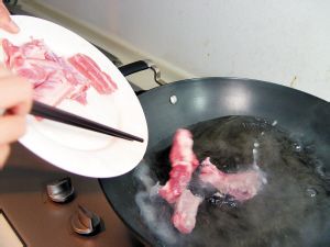 萝卜炖排骨的做法