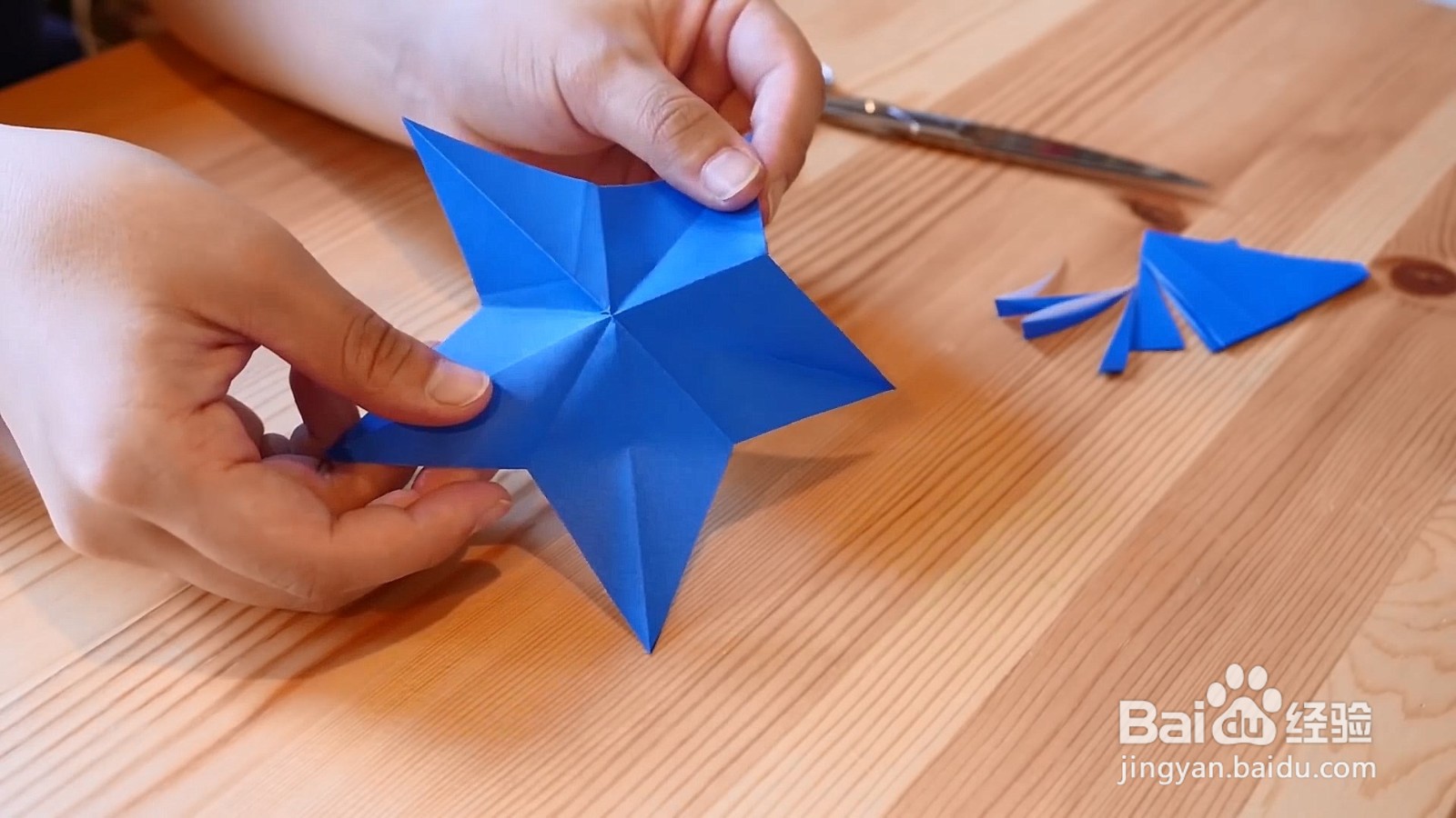 在墙上做一些五星装饰，客人都离不开眼球！