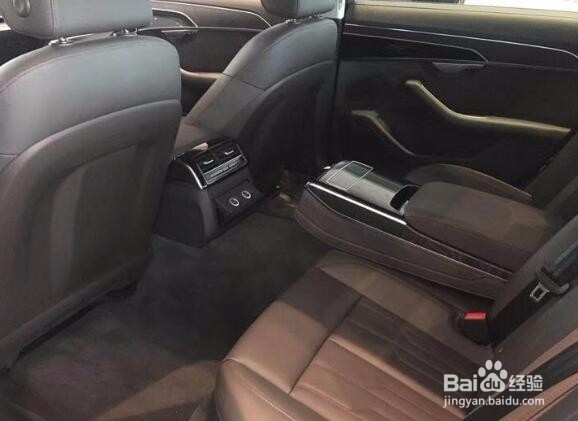 最新奥迪a8尊贵版怎么用