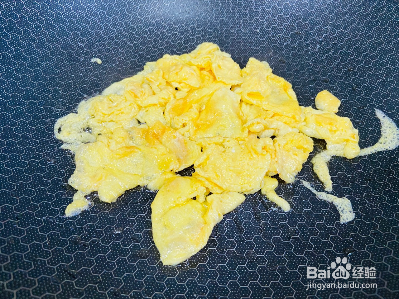 白玉菇炒鸡蛋的做法