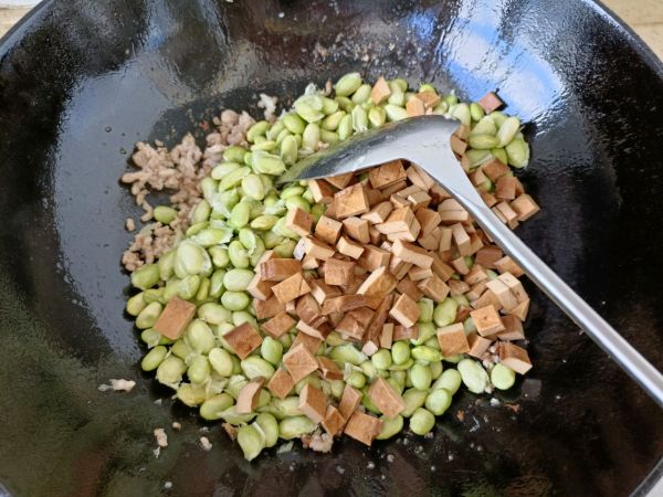 川香麻辣毛豆炒肉沫