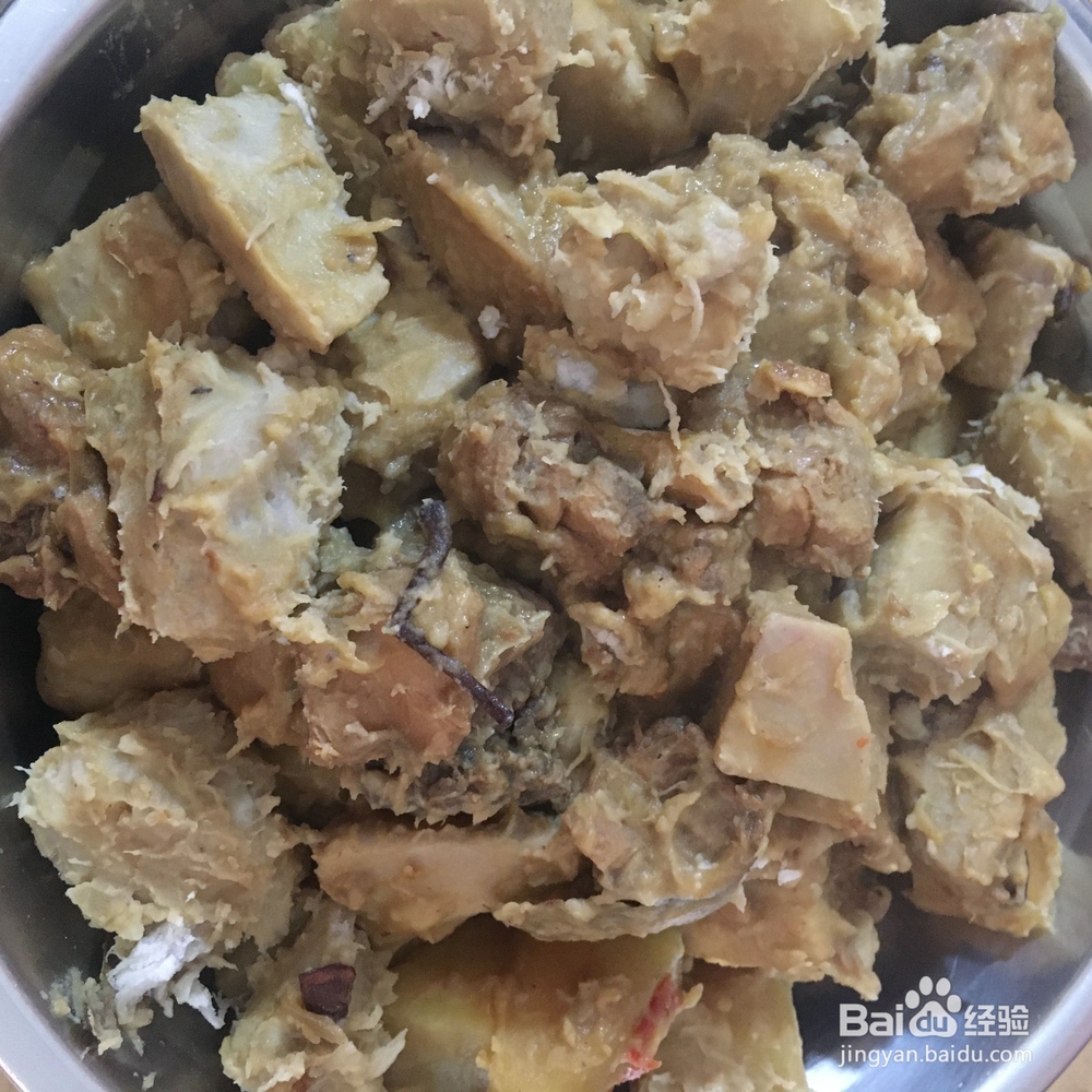 分享一道芋头土豆焖鸭的家常做法,咸香松软