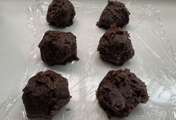 日式蜜豆芝麻包