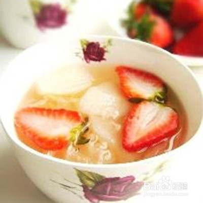 银耳汤怎么做--草莓银耳雪梨甜汤做法
