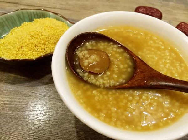 阿胶红枣小米粥