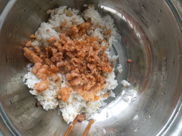 三文鱼鲜蔬饭团