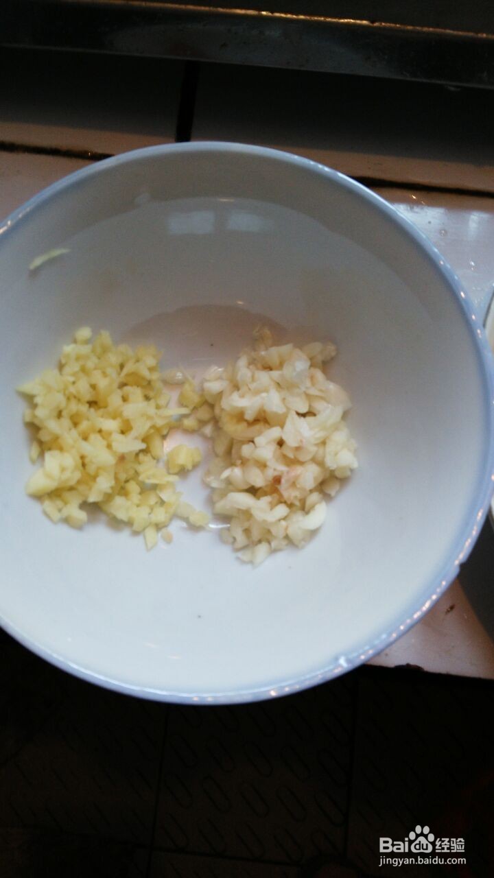 怎样制作素炒绿豆芽？