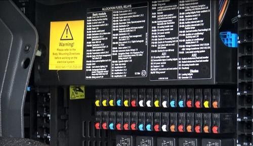 宝马X4倒车雷达保险在哪