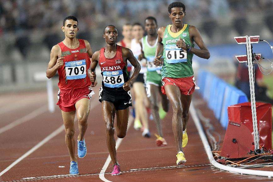 2000米跑步比赛能比平时快嘛