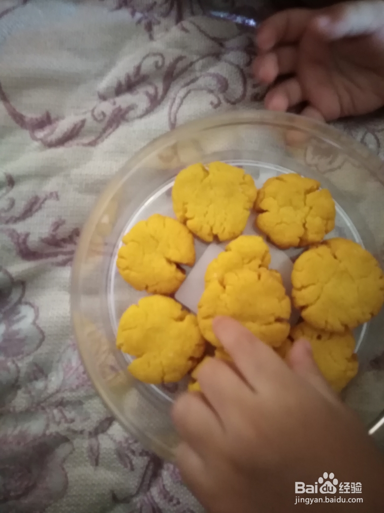 抢着吃的鸡蛋饼干