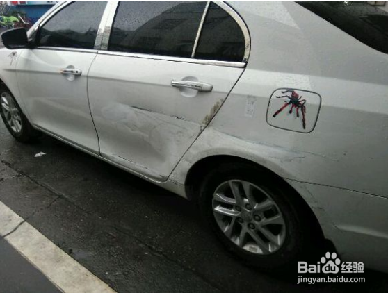 开着新车回娘家,刚下高速就被撞