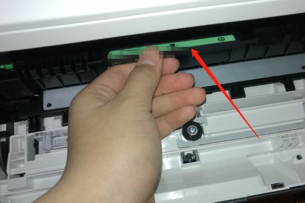 富士施乐s1810复印机更换完墨粉筒为什么还显示准备备份墨粉标志呢