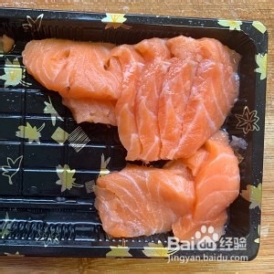 三文鱼炒紫米饭的做法