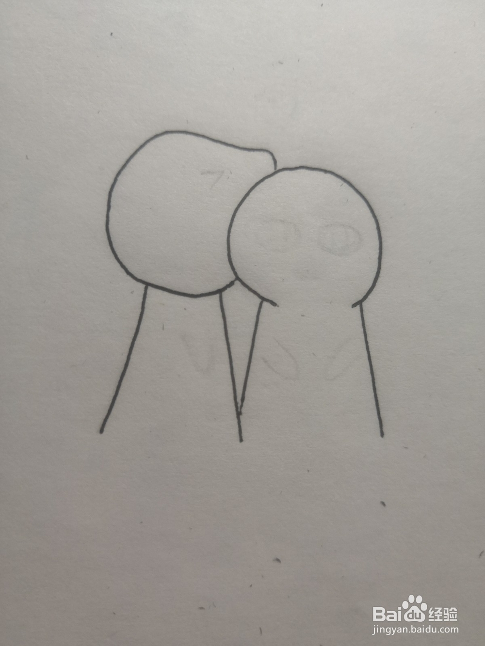 如何画一个小可爱咬另一个小可爱