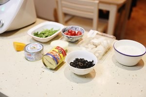 食补养生金枪鱼薄饼披萨