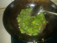 梅豆炒卤子的做法