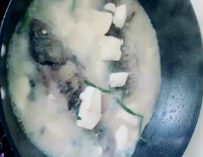 鲫鱼豆腐汤的做法