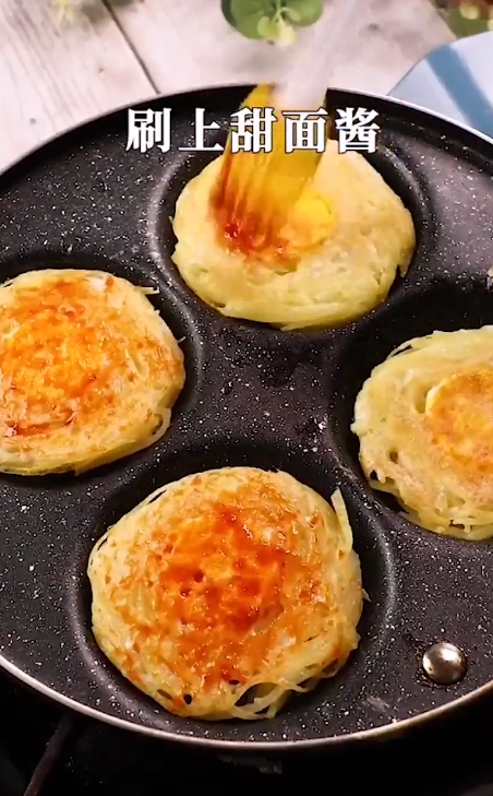 鸟巢煎蛋饼怎么做