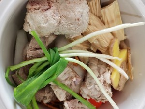 冬瓜排骨养生汤的做法