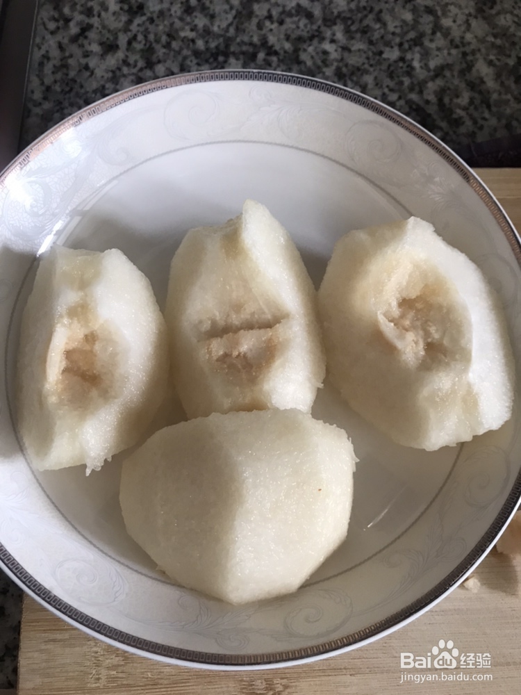 吃不胖的桃胶雪梨银耳牛奶羹