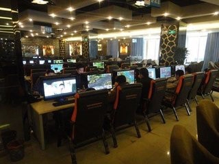 网吧显示屏怎么清理