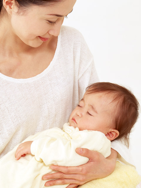 抱新生宝宝的四大注意事项