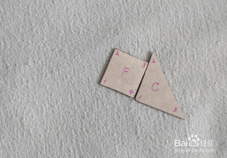 用七巧板怎样拼一只低头向前跑的小鸡？