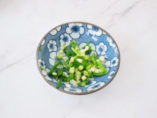 饺子皮的新吃法:饺子皮油泼面