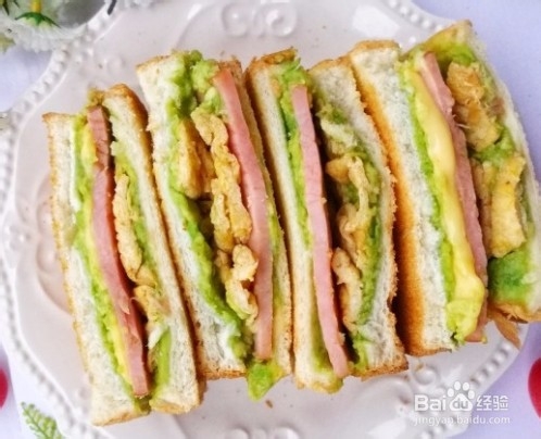 牛油果鸡蛋火腿三明治