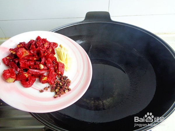 芹菜炒牛肚的做法