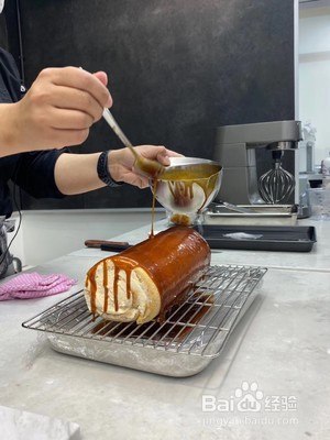 红茶海盐焦糖蛋糕卷的做法