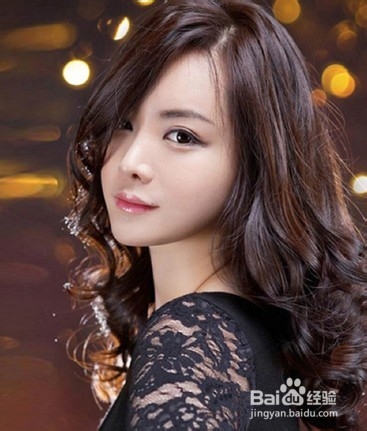 上班族美女如何快速打造韩式盘发造型