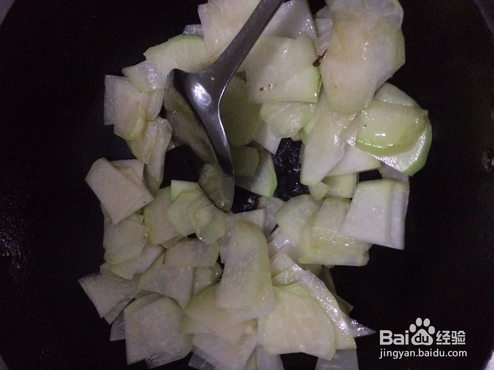 云南小瓜炒肉怎么炒？