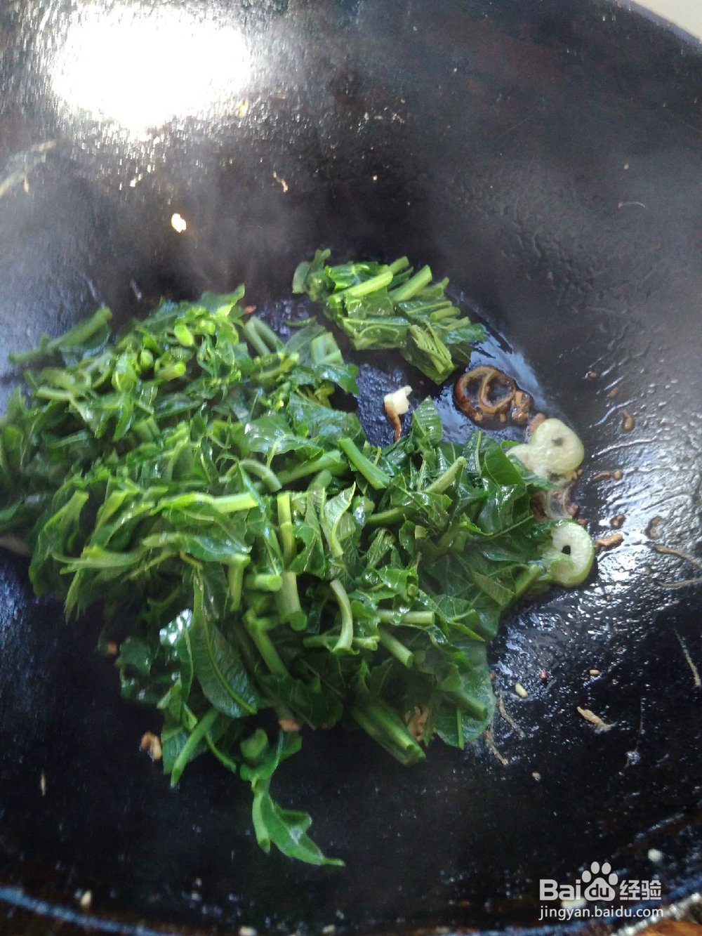 鸡蛋炒香椿技巧