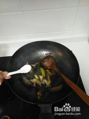 青岛人最爱的葱爆海参
