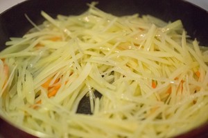 土豆丝炒牛肉的做法