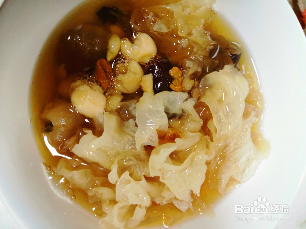 好吃不腻的银耳莲子羹