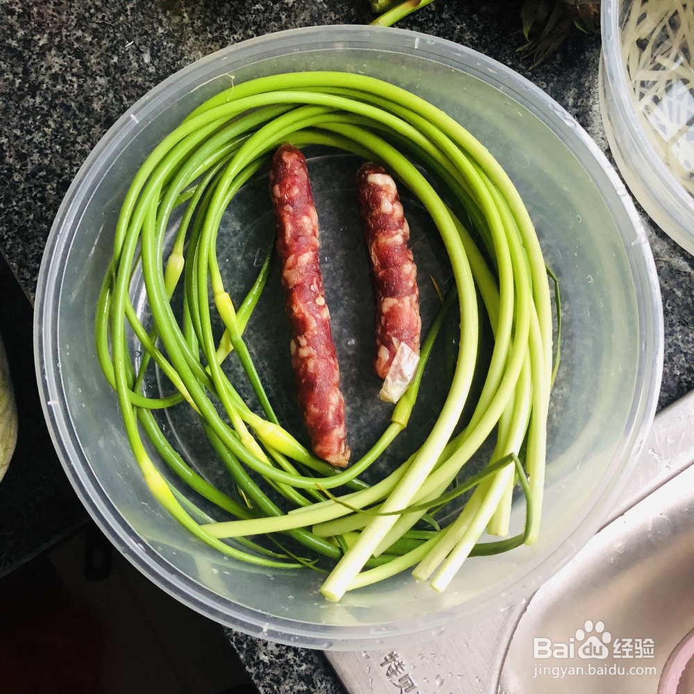 赞不绝口的蒜薹炒腊肠