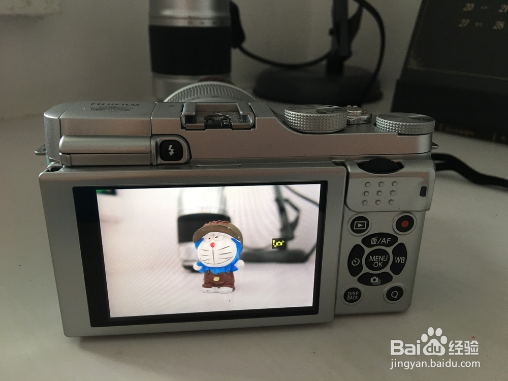 富士X-A2怎样开启闪光灯?