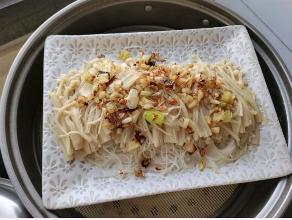 蒜香金针菇蒸粉丝