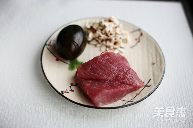 皮蛋瘦肉粥的做法