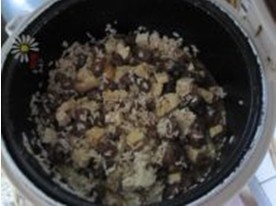 糯米酱油肉饭的做法
