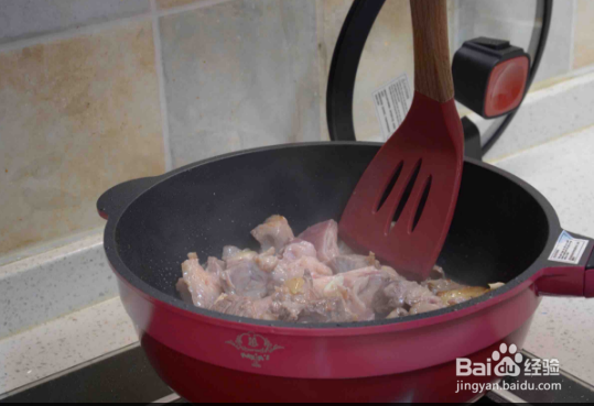 土豆烧牛肉是妈妈最爱吃的一道菜