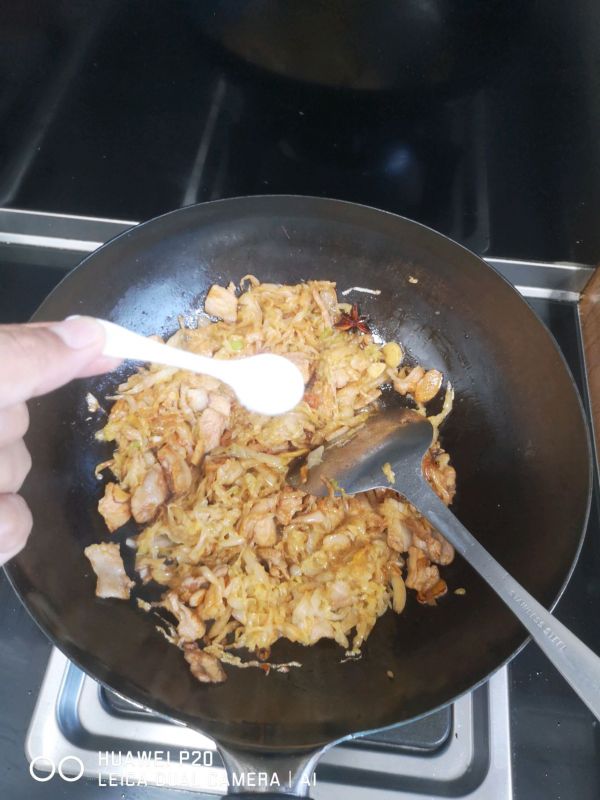 东北酸菜炒五花肉