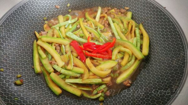 香芹肉酱烧瓜条