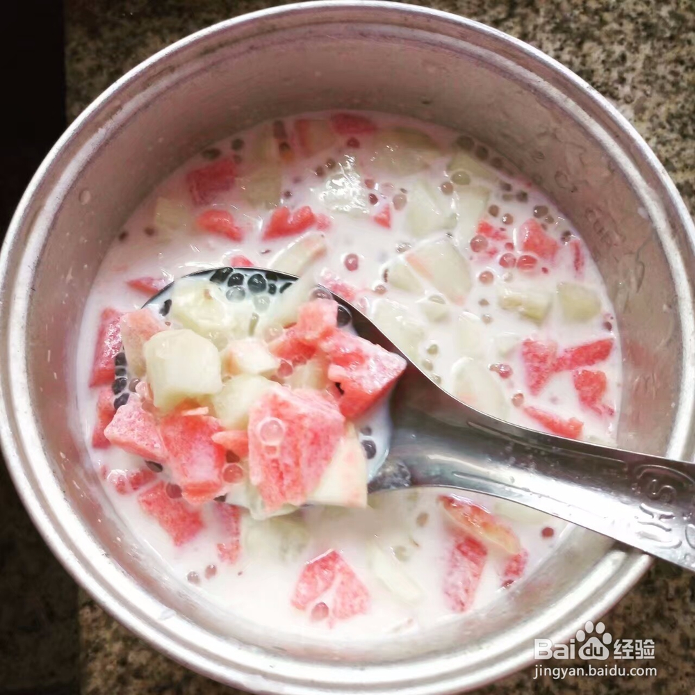 如何亲自动手做牛奶水果西米露