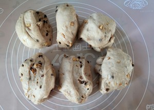 淡奶油花生巧克力豆面包的做法