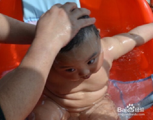 宝宝夏季游泳的注意事项