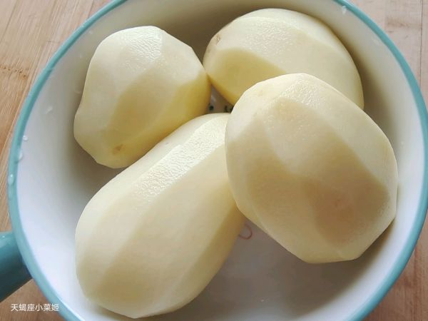 五花肉豆角炖土豆